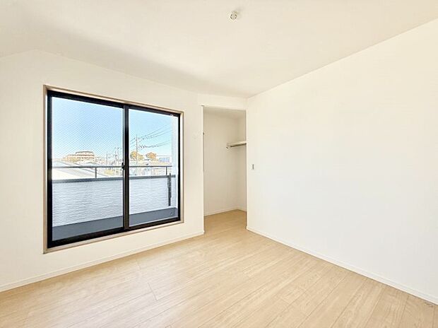 ■大きな窓は開放感があり、明るさ通風バッチリです