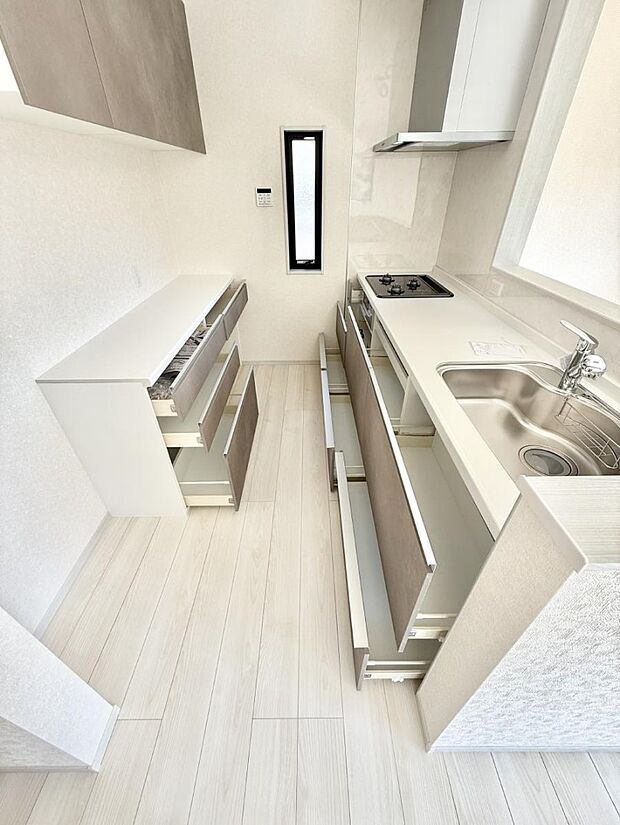 収納力豊富なシステムキッチンです!