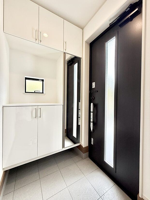 ■ 毎日を気持ちよく迎える、明るく温もりのある玄関