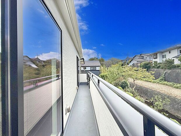 ■ 自然を身近に感じる、開放的なバルコニー