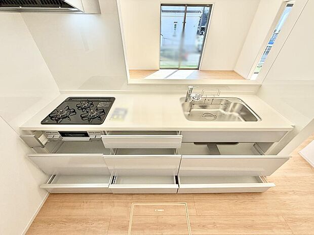 ■収納力豊富なシステムキッチンです!