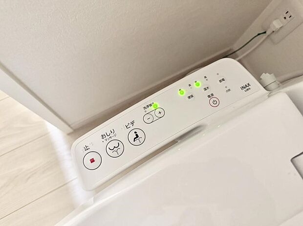 ■温水洗浄で快適、清潔感が保たれるシャワートイレ