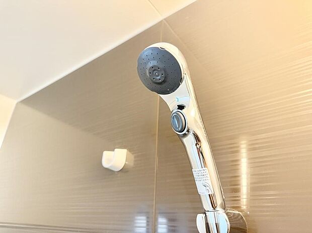 ■手元で簡単に止水できるため、水の無駄遣いを減らすことができます。