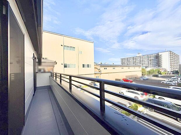 ■ 季節の移ろいを感じられる開放的な空間です