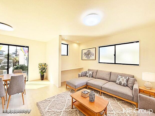 ■陽ざしが射し込む明るいLDKは家族でのんびり寛げます  