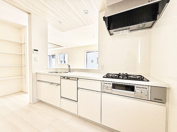 ■シンプルで機能的、毎日使いやすいキッチン