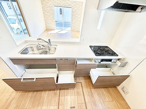 ■シンプルで機能的、毎日使いやすいキッチン