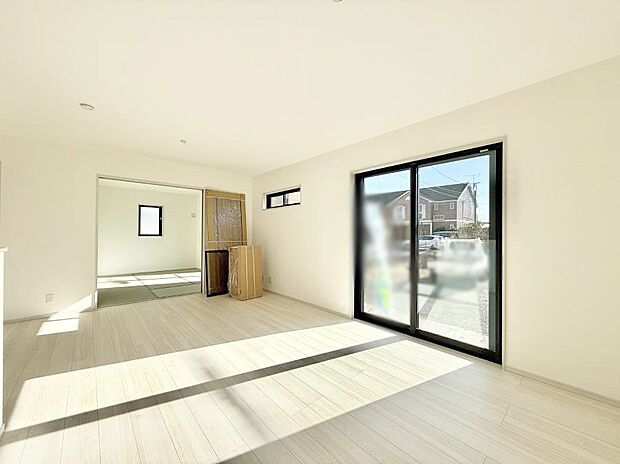 ■陽ざしが射し込む明るいLDKは家族でのんびり寛げます♪