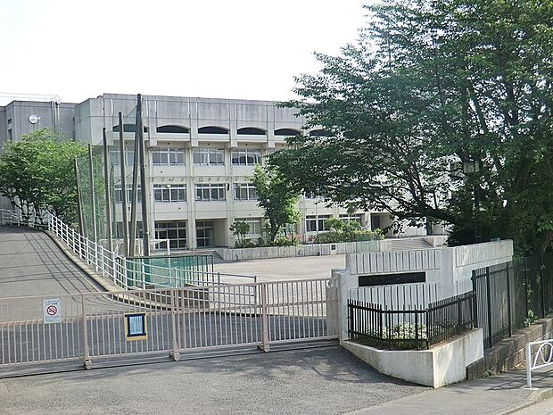 中学校 70m 川崎市立平中学校