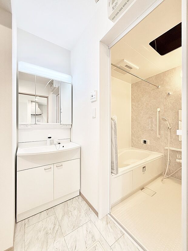 ■明るい洗面所は毎朝の歯磨きも楽しくできちゃいそうです♪