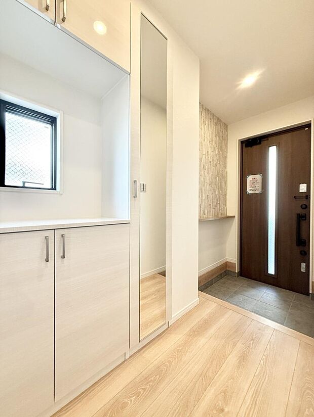 ■ 毎日を気持ちよく迎える、明るく温もりのある玄関