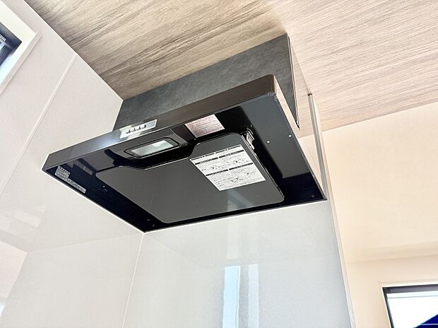 ■フードに覆われている為、匂いが換気扇に誘導され、効率的に排煙ができます