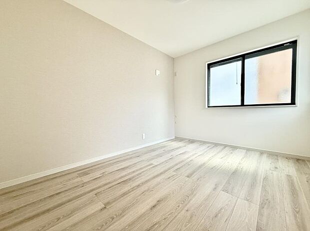 ■シンプルな空間で、収納付きベッドやデスクなど、多機能な家具を活用しやすいです