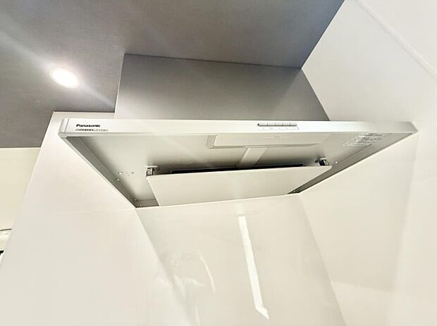 ■フードに覆われている為、匂いが換気扇に誘導され、効率的に排煙ができます