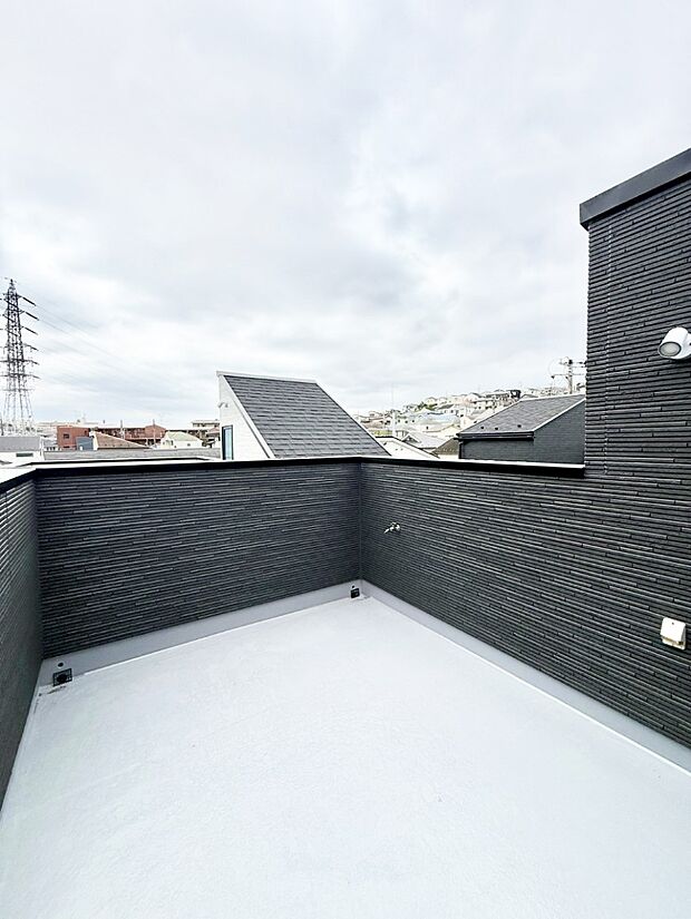 ■ 心地よい風と光を感じる、くつろぎのバルコニー