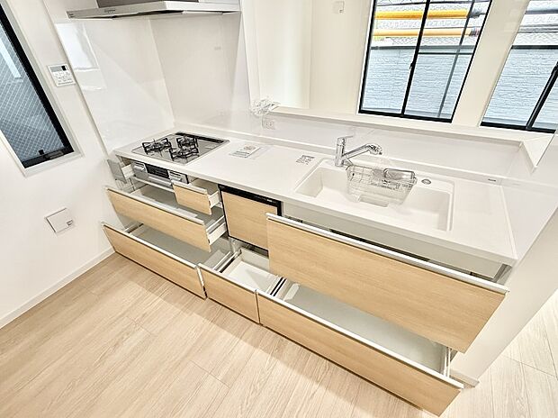 ■定番のカウンターキッチンだから、リビングが見渡せて安心です