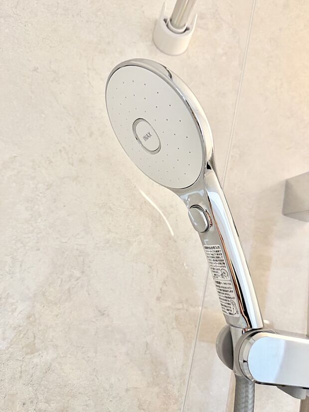 ■手元で簡単に止水できるため、水の無駄遣いを減らすことができます。