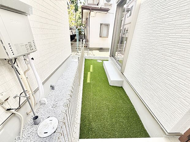 ■敷地内にゆとりある緑のスペースがあり、穏やかな雰囲気です