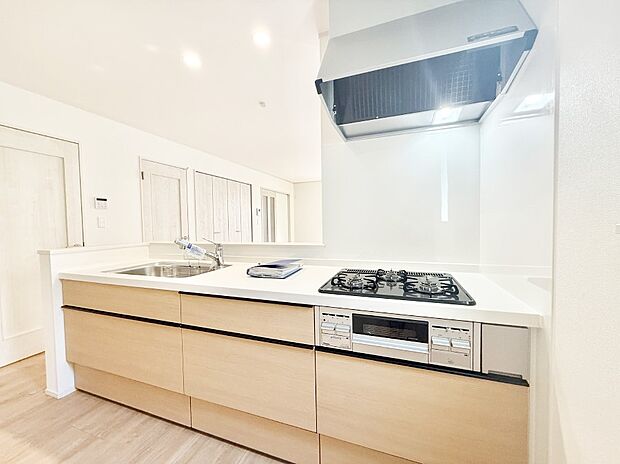 ■シンプルで機能的、毎日使いやすいキッチン