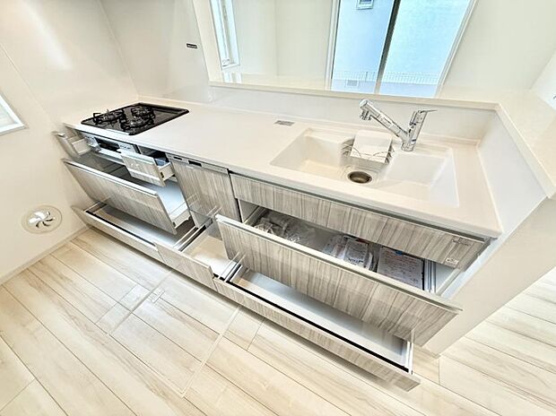 ■シンプルで機能的、毎日使いやすいキッチン