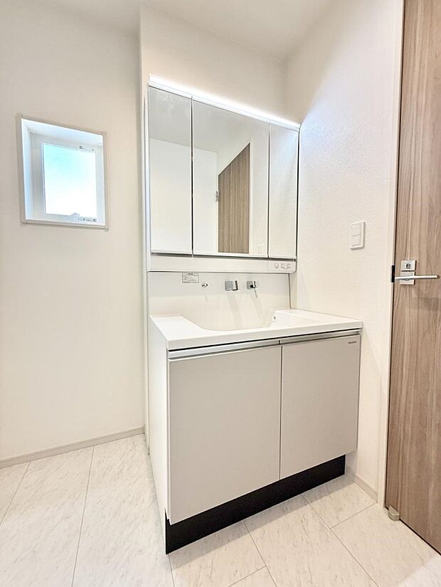 ■明るい洗面所は毎朝の歯磨きも楽しくできちゃいそうです♪