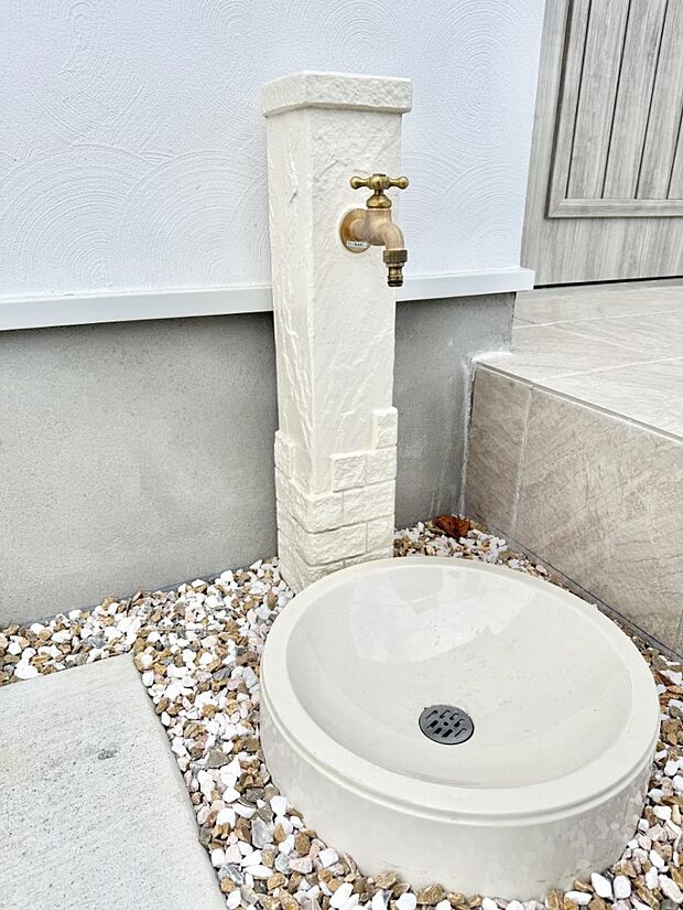 ■ガーデニングや洗車などの際に大活躍な屋外立水栓