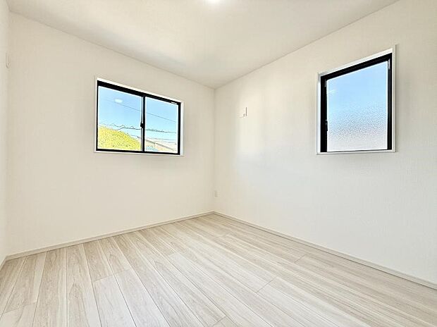 ■2面採光で明るい居室!