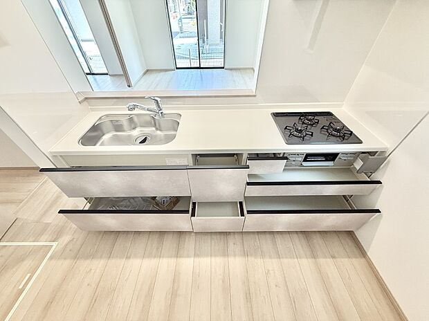 ■シンプルで機能的、毎日使いやすいキッチン