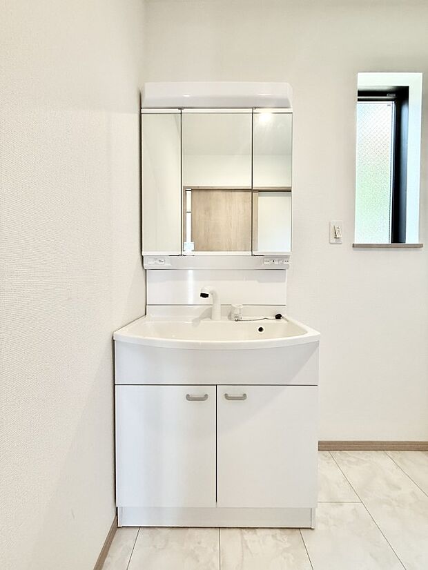 ■明るい洗面所は毎朝の歯磨きも楽しくできちゃいそうです♪