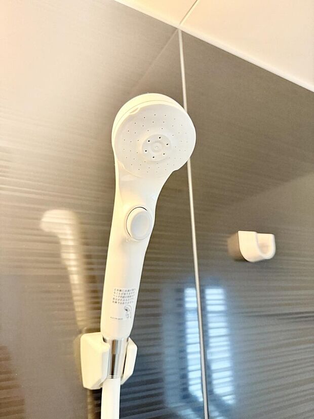 ■手元で簡単に止水できるため、水の無駄遣いを減らすことができます。