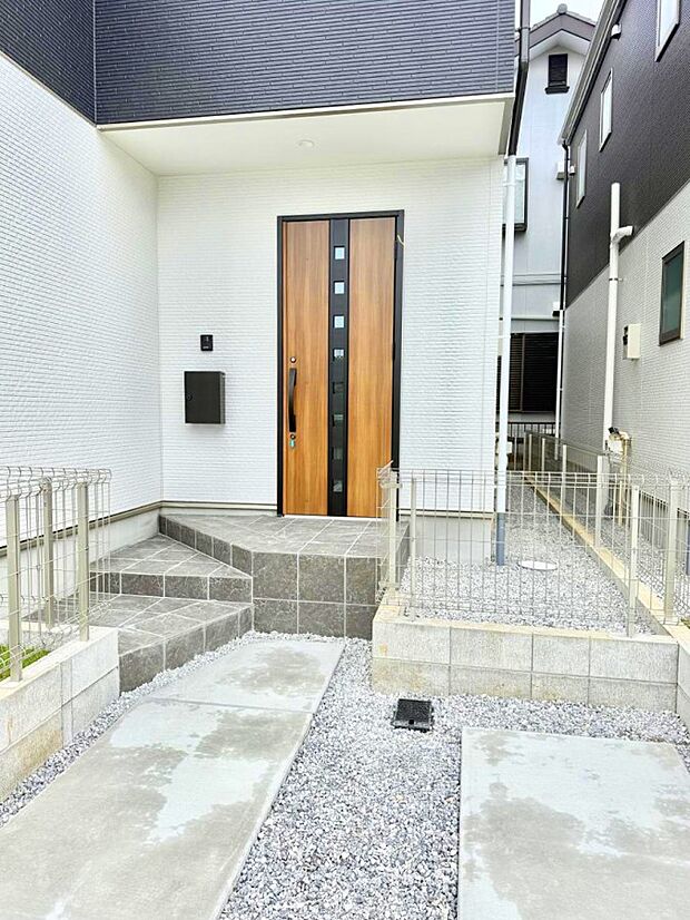 ■ 心地よい暮らしへとつながる、温かい玄関