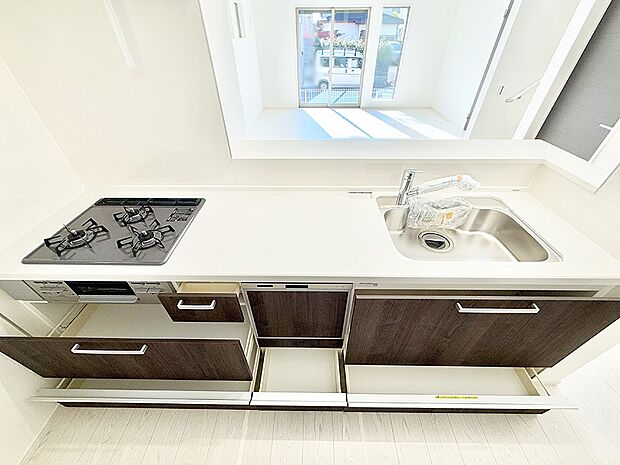 ■シンプルで機能的、毎日使いやすいキッチン