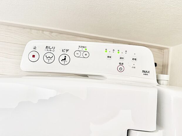 ■温水洗浄で快適、清潔感が保たれるシャワートイレ