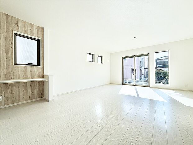 ■陽ざしが射し込む明るいLDKは家族でのんびり寛げます♪