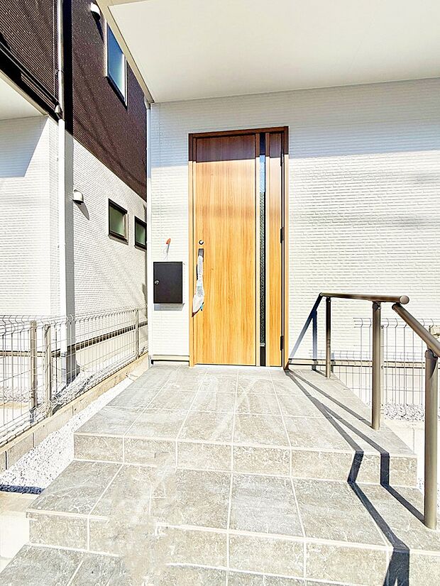 ■ 心地よい暮らしへとつながる、温かい玄関