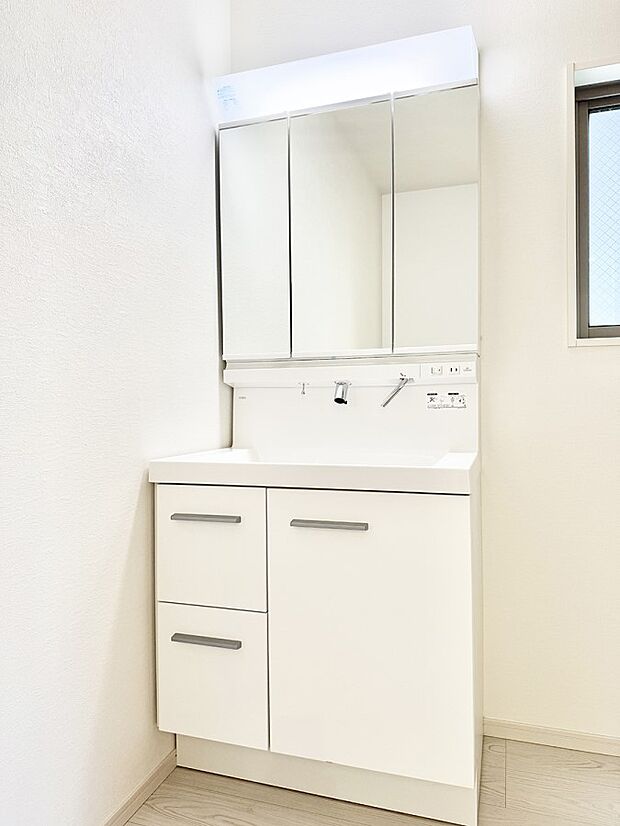 ■明るい洗面所は毎朝の歯磨きも楽しくできちゃいそうです♪