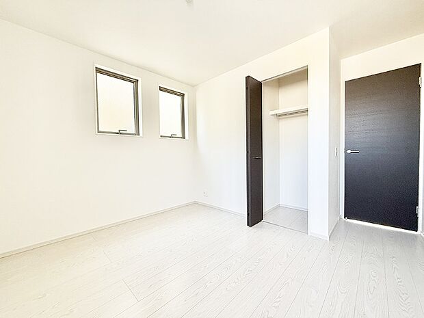 ■シンプルな空間で、収納付きベッドやデスクなど、多機能な家具を活用しやすいです