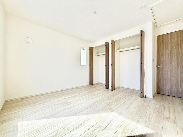 ■シンプルな空間で、収納付きベッドやデスクなど、多機能な家具を活用しやすいです