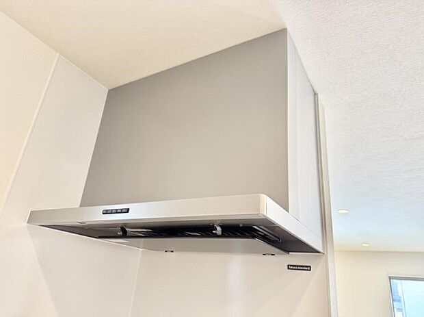 ■フードに覆われている為、匂いが換気扇に誘導され、効率的に排煙ができます