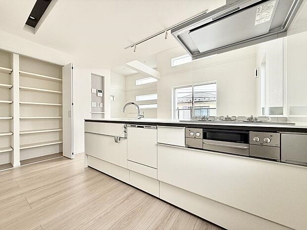 ■家族の絆を深める、温もりのあるキッチン