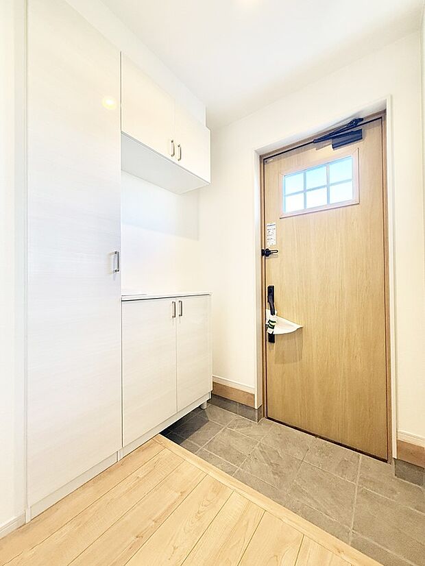 ■ 毎日を気持ちよく迎える、明るく温もりのある玄関