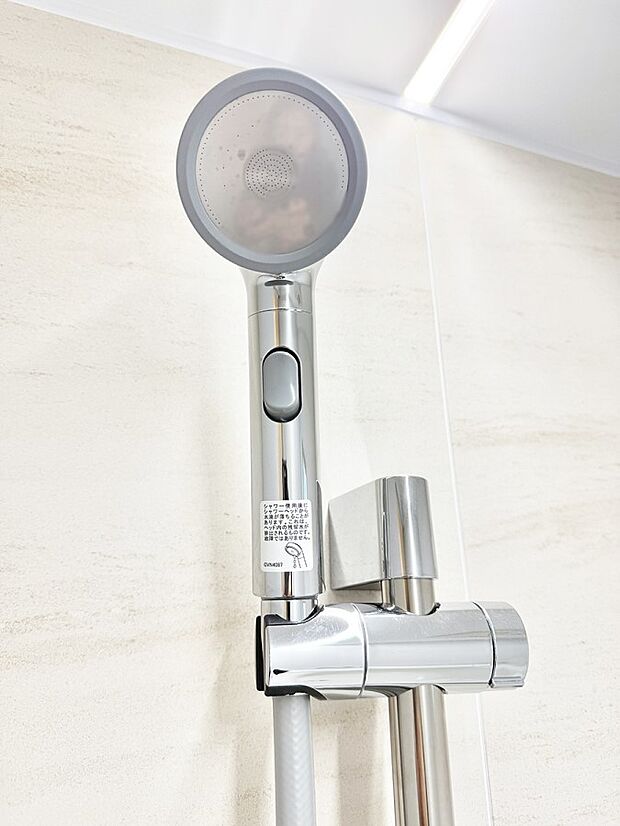 ■手元で簡単に止水できるため、水の無駄遣いを減らすことができます。  