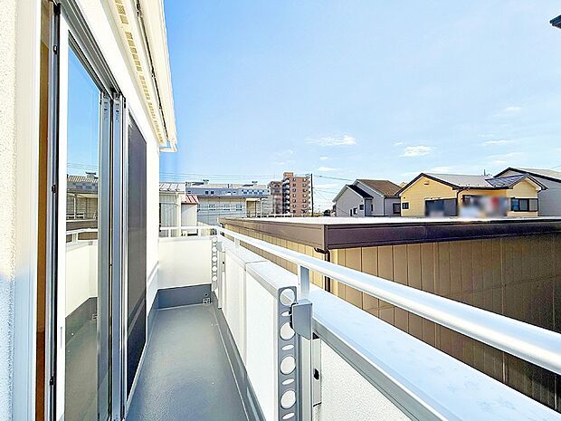 ■ 自然を身近に感じる、開放的なバルコニー