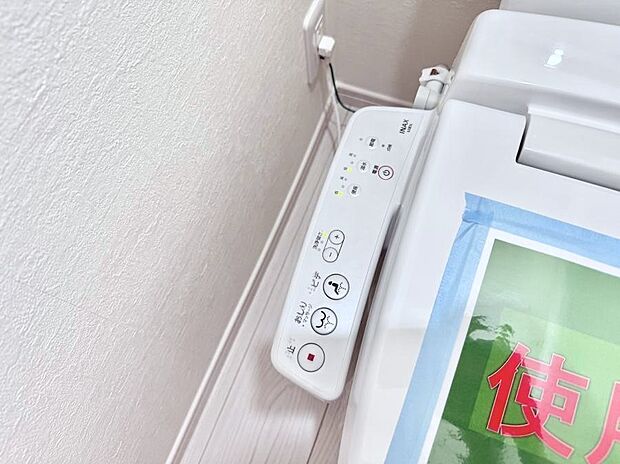 ■温水洗浄で快適、清潔感が保たれるシャワートイレ