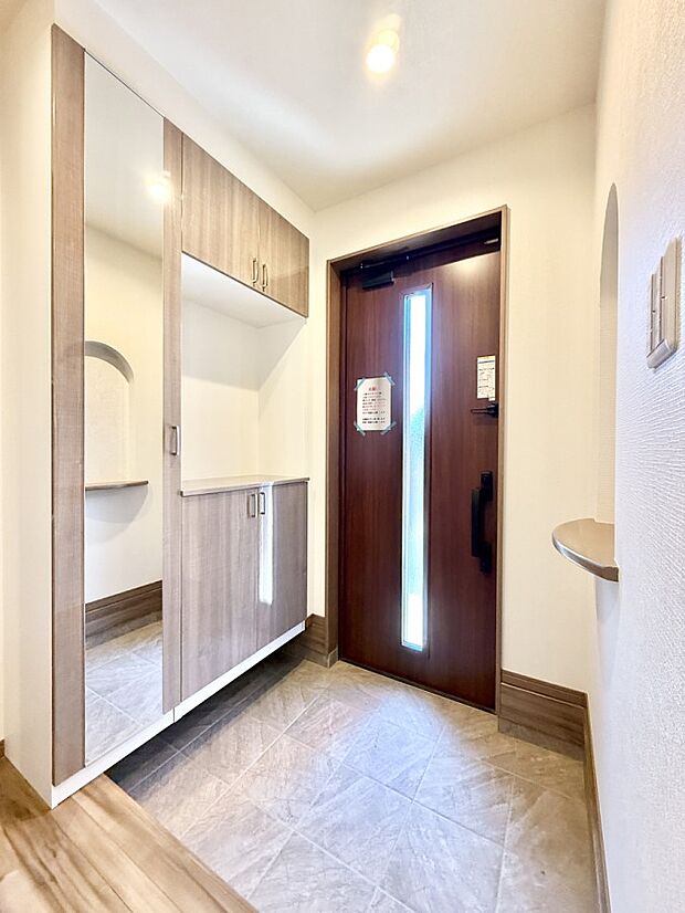 ■ 毎日を気持ちよく迎える、明るく温もりのある玄関