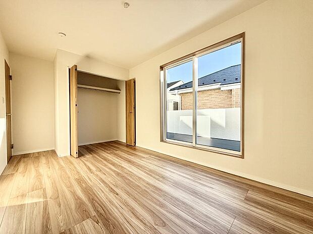 ■大きな窓は開放感があり、明るさ通風バッチリです