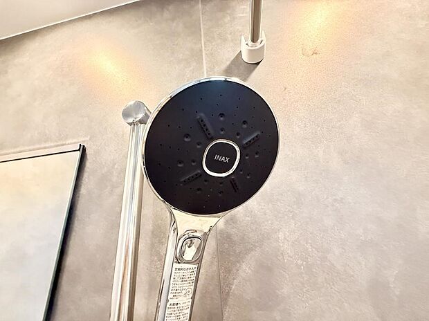 ■わざわざシャワー水栓のレバーまで手を伸ばす必要がなく、簡単に止水できる