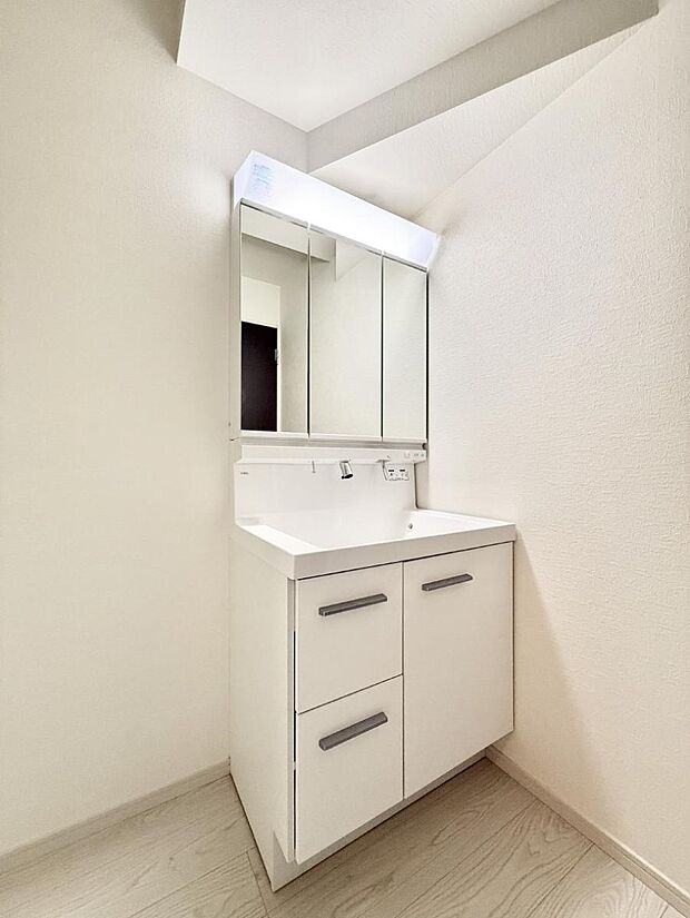 ■明るい洗面所は毎朝の歯磨きも楽しくできちゃいそうです♪