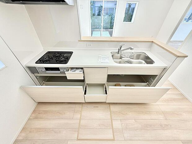 ■シンプルで機能的、毎日使いやすいキッチン