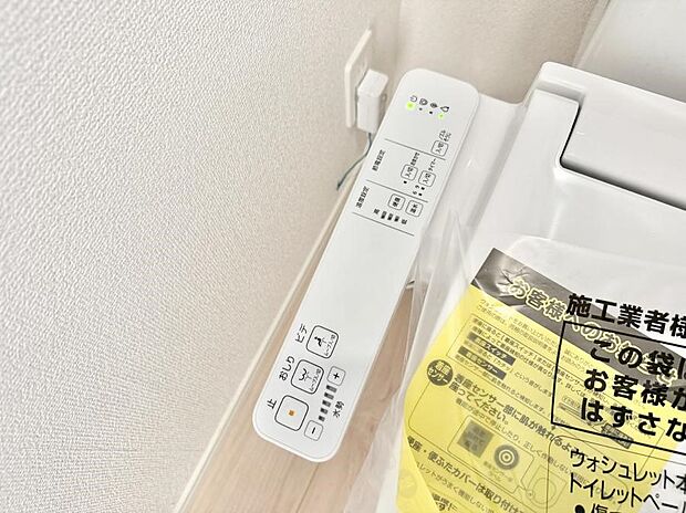 ■温水洗浄で快適、清潔感が保たれるシャワートイレ